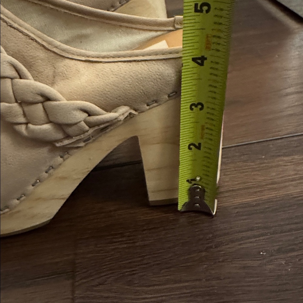 Dolce Vita NWT Dune Nobuck Wedges with few marks - Picture 7 of 8